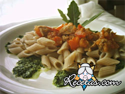 Mostacholes con brócoli e hÃgados de pollo