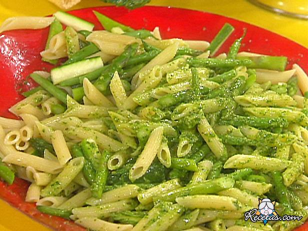 Mostacholes con espárragos