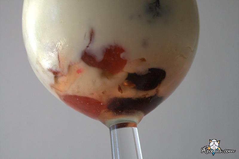 Mousse de yogurt con arándanos