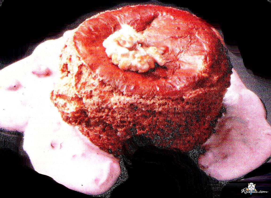 Mousse de nueces con salsa rosada