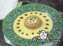 Mousse de dulce de leche sobre  salsa inglesa