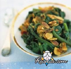 Acelgas salteadas con almendras