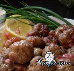 Albóndigas con cebollas agridulces