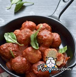 Albóndigas de pollo y quinoa con tomate