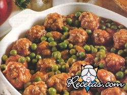 Albondigas con guisantes