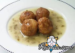 Albondigas de pollo con salsa de queso