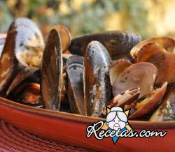 Antipasto de mejillones y almejas