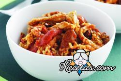 Arroz shamani con verduras orientales, salmón y pollo