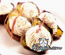 Batatas al plomo con queso crema y panceta crocante