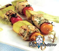 Brocheta de aguacate y pollo