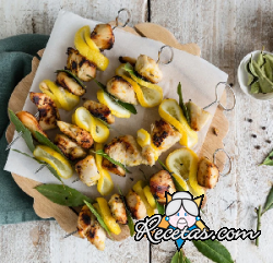 Brochetas de pollo con limón y miel