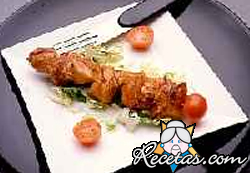 Brochettes de pollo