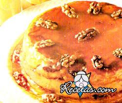 Budín de nueces con vainillas y mermelada de albaricoques