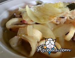 Calamares con cebollas al horno