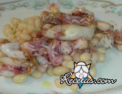 Calamaretis salteados con frijoles