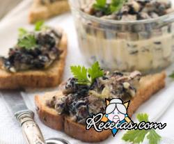 Canapés con crema de setas