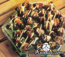 Rollitos de tocineta con ciruela