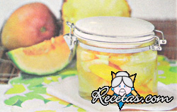 Coctel de frutas tropicales