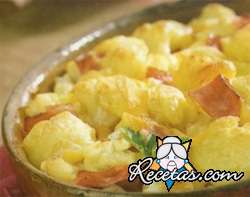 Coliflor con jamón al horno