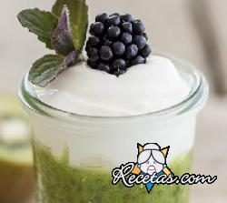 Copa de kiwis, semillas de chia y crema de soja