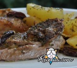 Cordero al horno con patatas y aceitunas