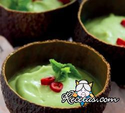 Crema de aguacate y pepinos a la menta