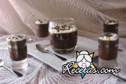 Crema de chocolate con almendras y café