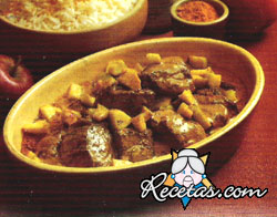 Curry de lomito de cerdo con manzana y arroz blanco