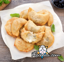 Empanadas de mozzarella, aceitunas y espinaca