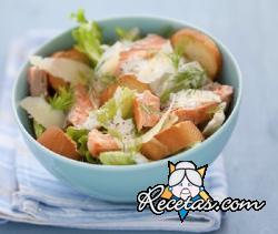 Ensalada Caesar con salmón