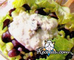 Ensalada con uvas y salsa de roquefort