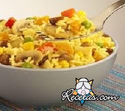 Ensalada de arroz con azafrán