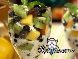 Ensalada de fruta con batido helado