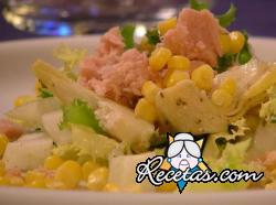 Ensalada de hinojo con maíz y atún