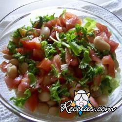 Ensalada de legumbres y tomates