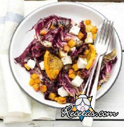 Ensalada de naranja con radicchio, calabaza y cuartirolo