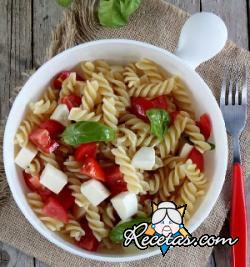 Ensalada de pasta Caprese