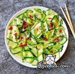 Ensalada de pepinos marinados