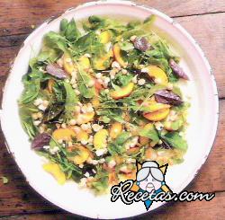 Ensalada de rúcula y melocotones