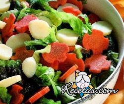 Ensalada mixta con salsa picante