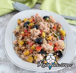 Ensalada tibia de lentejas con verduras y atún