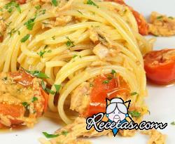 Espaguetis con atún y tomates