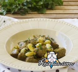 Estofado de ternera al curry con almendras