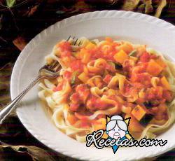 Fettuccini con patatas y salsa de tomate