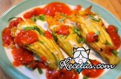Flores de calabaza rellenas con sardinas y tomates secos