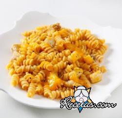 Fusilli con salsa de mango y pez espada