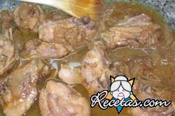 Gallina guisada a la cerveza