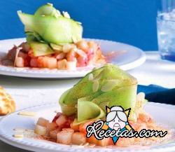 Gambas crudas con melón y pepino