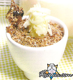 Granola con yogurt y pera rallada