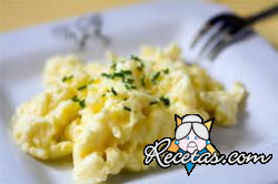 Huevos revueltos con queso